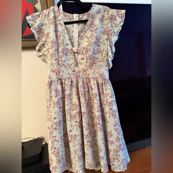 Floral Dress with ruffle sleeves - Picture 2 of 4